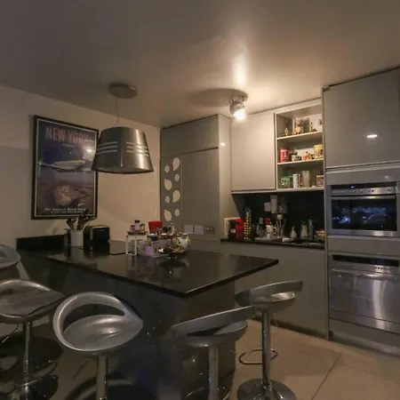 Charming Cocoon With Garden Apartment Gentilly